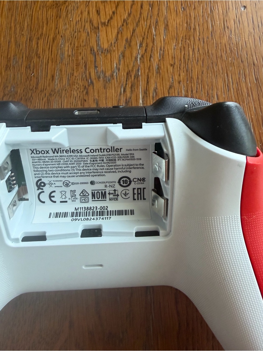 Xbox Wireless Controller Duo - Red & White - Picture 5 of 9